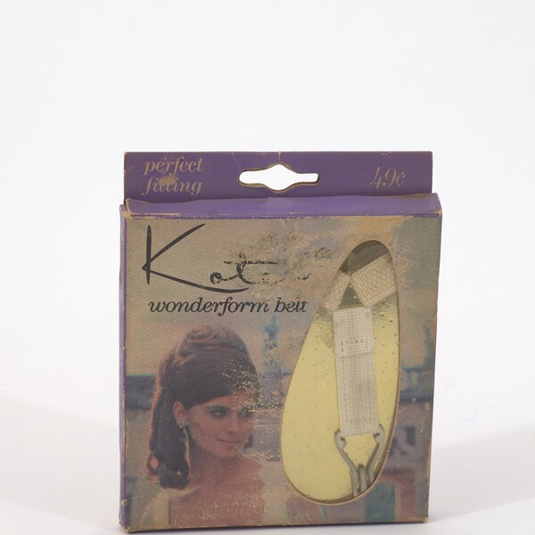 Kotex Wonderform Belt in a purple cardboard box with a cut-out window displaying a white belt against a gold background.