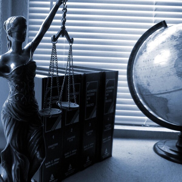 lady-justice-g9888ec9c1_1920