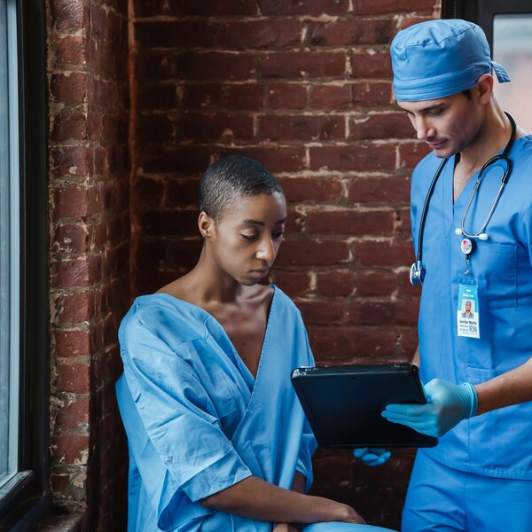 Pexels klaus nielsen black person talking with nurse scaled jpg