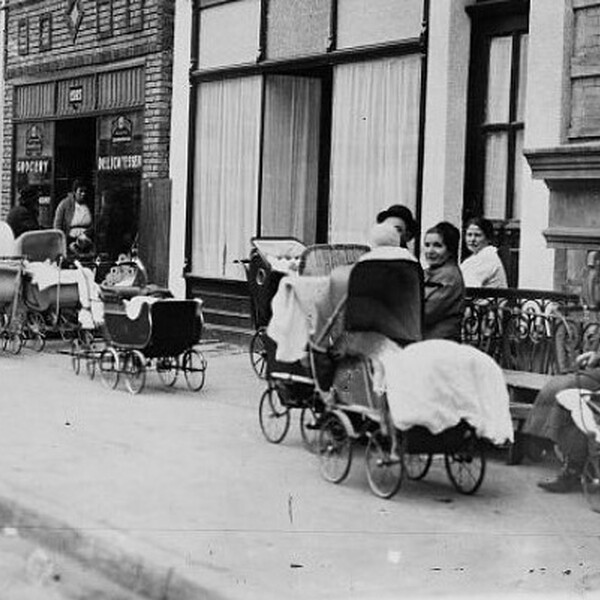 Birth control clinic, Brooklyn NY, 1916