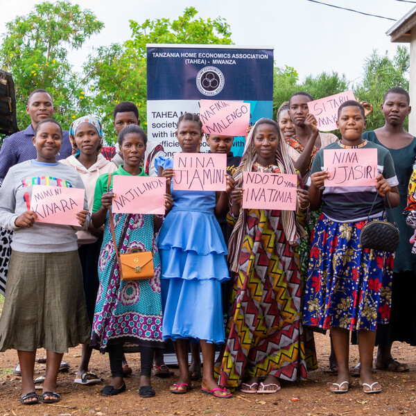 Tahea 2025 proud women w signs DSC03777