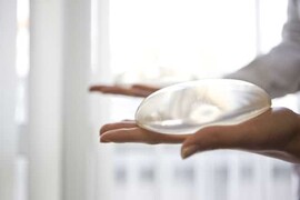 Breast implants in hand 01