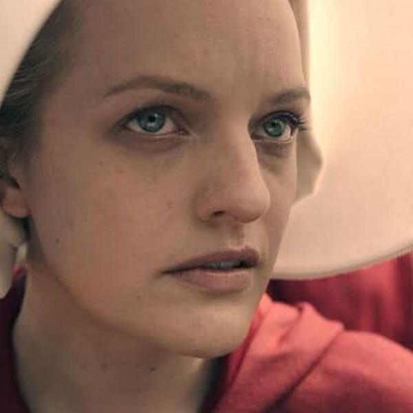 Elisabeth moss as offred