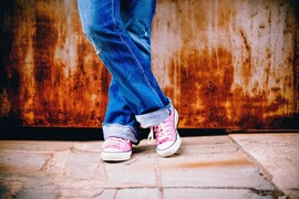 Feet legs standing waiting 55801
